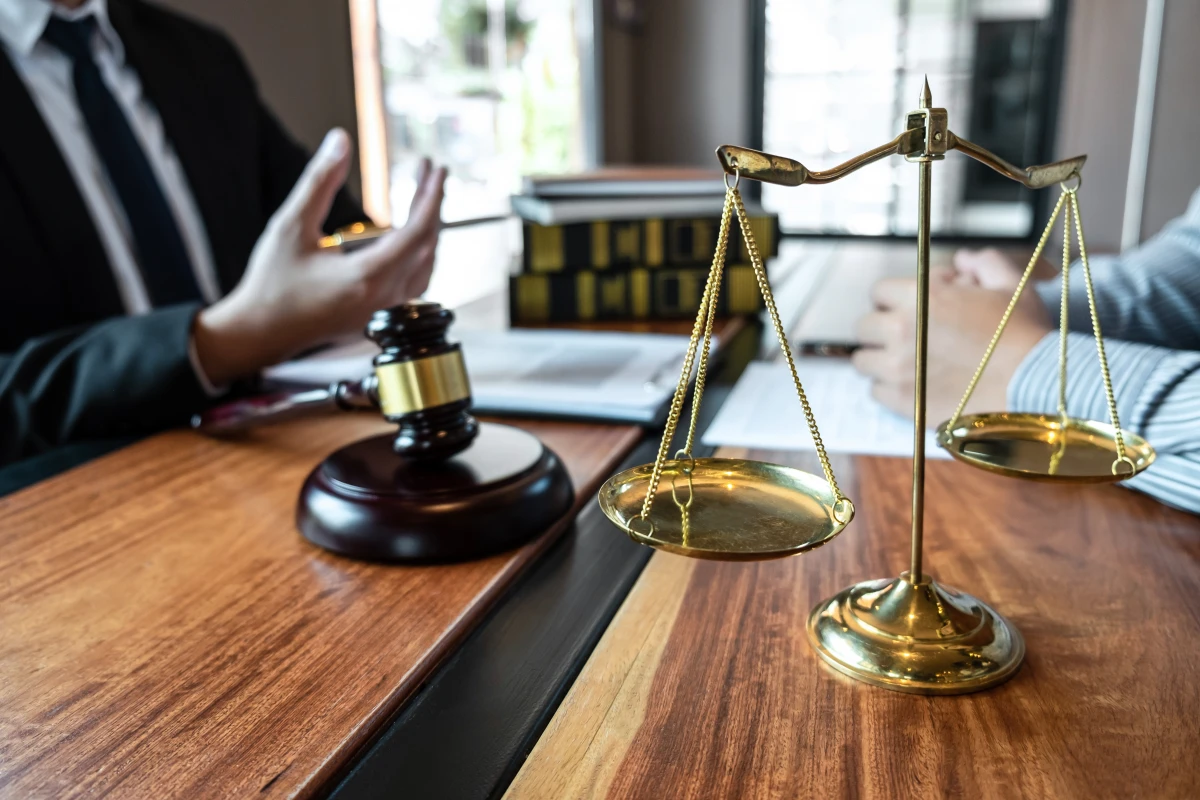 Autorisation parentale et responsabilité : Comprendre les enjeux juridiques pour les mineurs